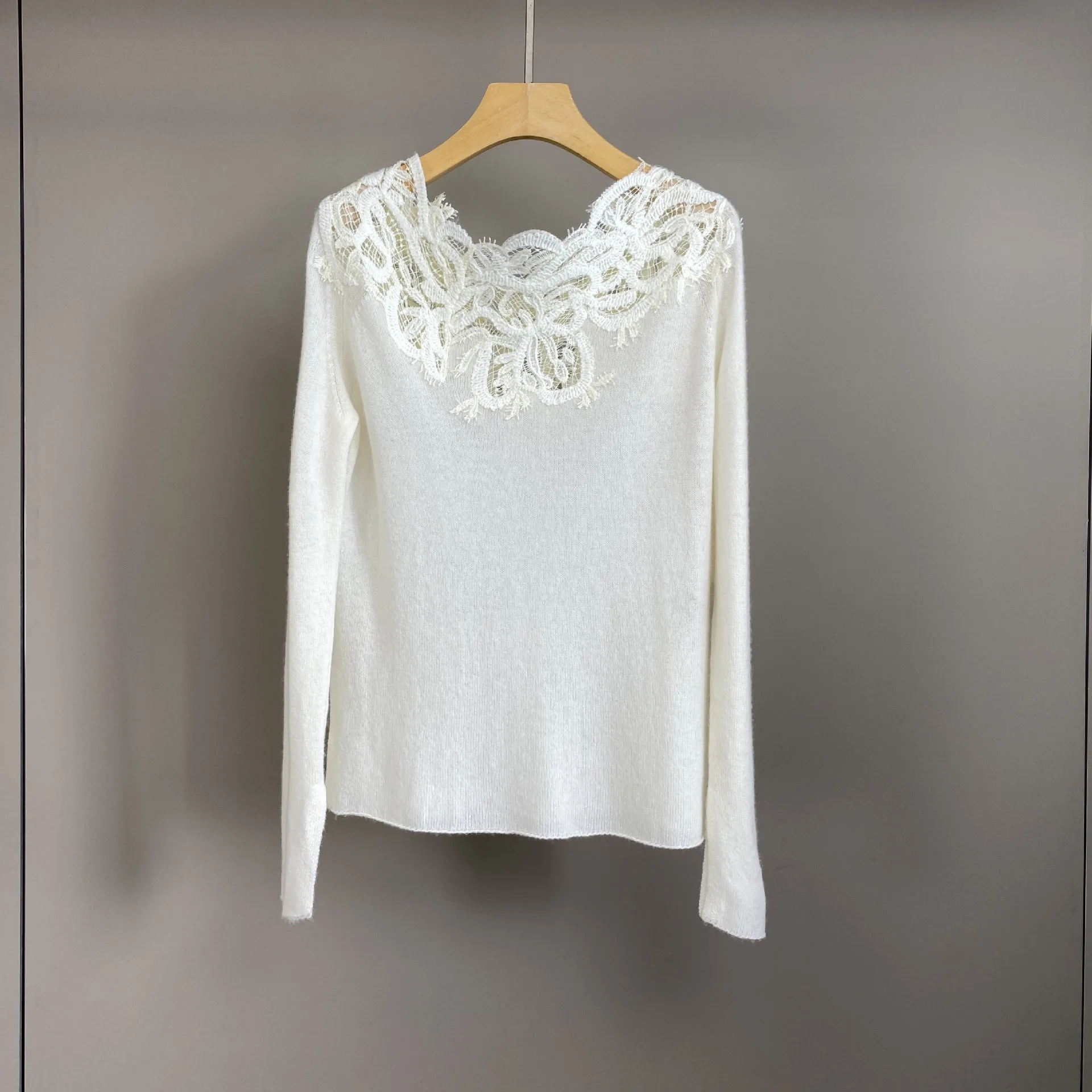 

2025 Autumn And Winter New Heavy Stitching Cashmere Solid Color Fashionable Versatile Casual Temperament Sweater Women