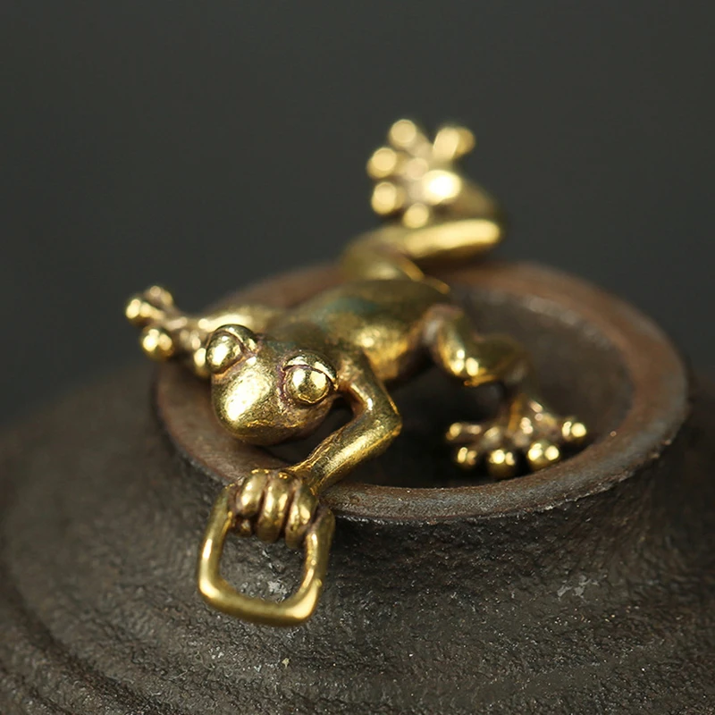 Small Simulation Solid Brass Leaping Frog Statue Keychain Pendant Miniatures Figurines For Home Decor Desktop Car Keychain