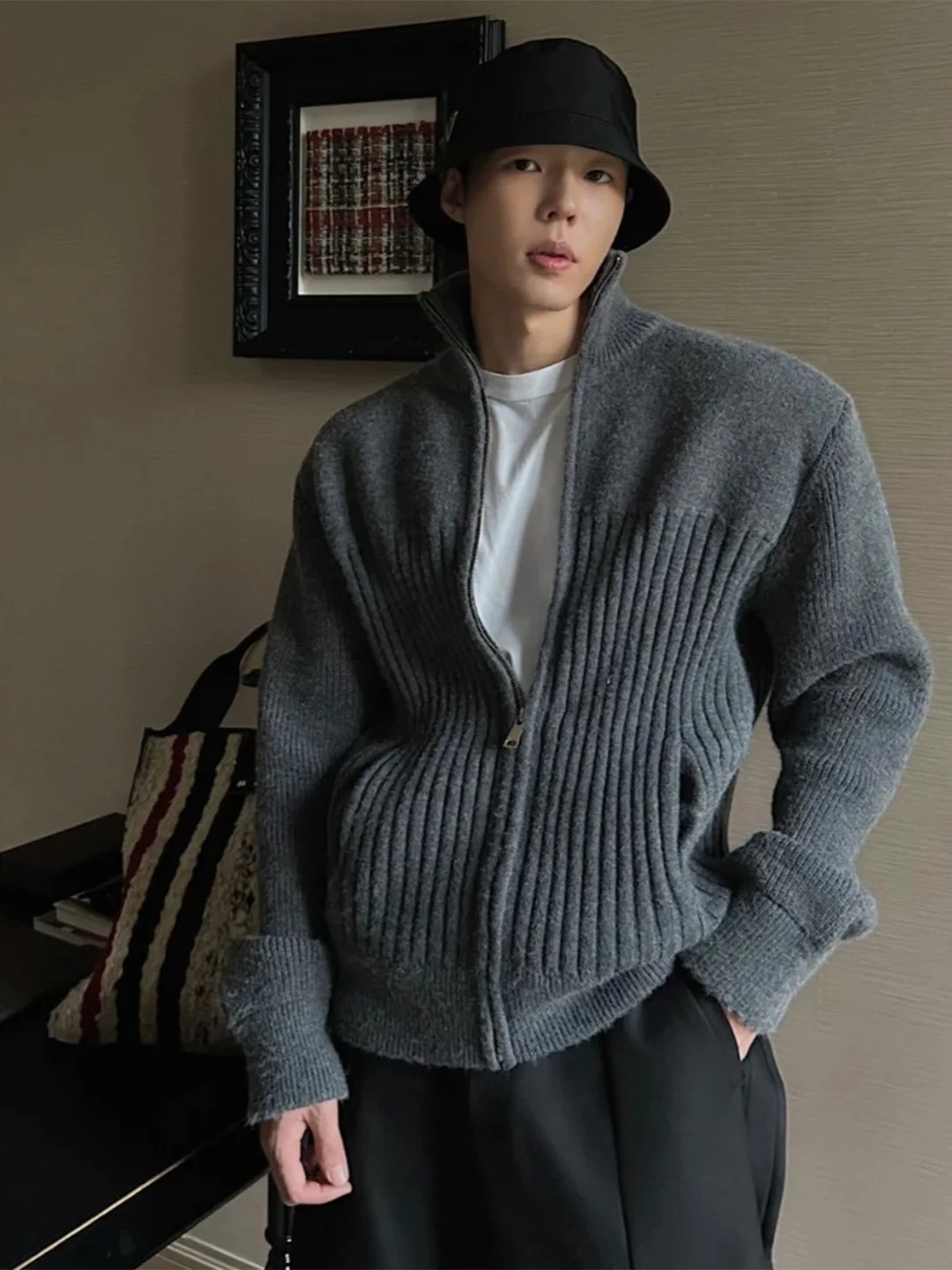 

Мягкий осенне-зимний мужской трикотажный свитер с воротником-стойкой, свободного кроя, модный, универсальный, комфортный, средней плотности, с длинными рукавами, на молнии