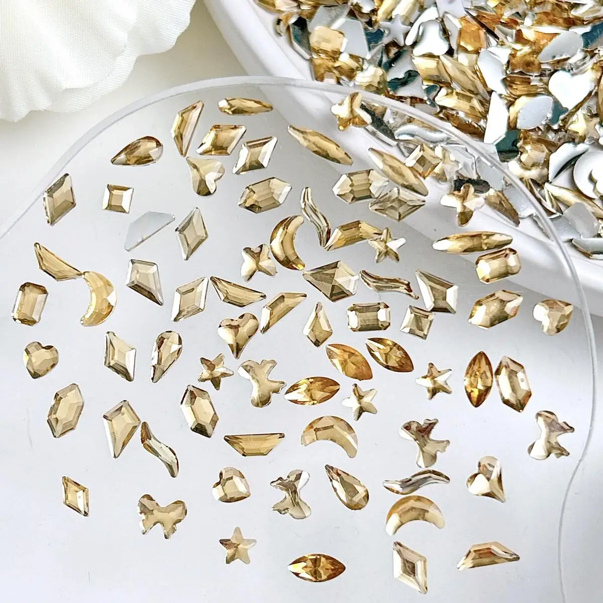 ثلاثية الأبعاد غير النظامية الشمبانيا اللون مسمار الراين السحر متعددة نمط قطرة صغيرة القمر فراشة مسمار الفن زينة DIY الأظافر