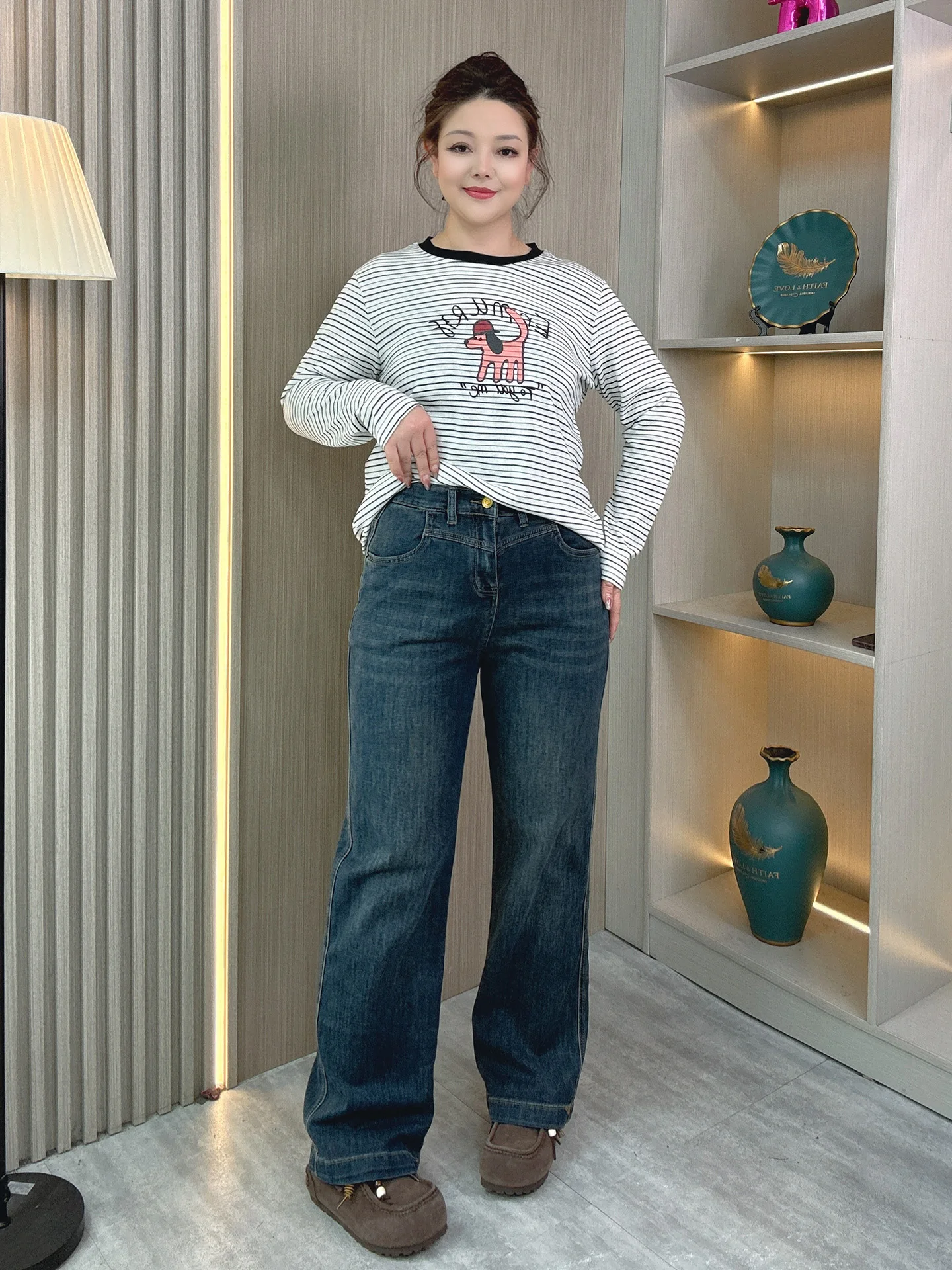 

Spring 2026 plus Size Women's Slim Fit Wide Leg Jeans Retro High Waist Straight Cut Trousers for plus Size Faion Ladies