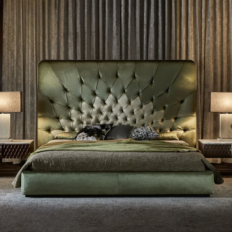 Italian light luxury classical velvet buckle peacock bed solid wood 2 meters master bedroom double fabric bed
