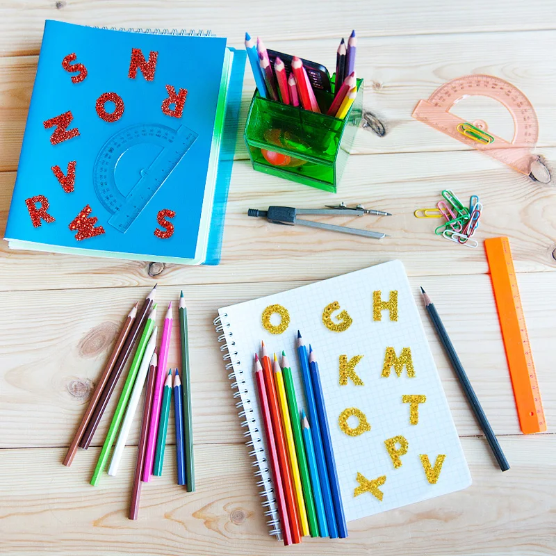 ملصقات حروف أبجدية لامعة مكونة من 26 حرفًا ملونة يمكنك صنعها بنفسك مجانًا لتشكيل أطيب التمنيات والكلمات الإنجليزية وملصقات القصاصات وديكور الهاتف والكمبيوتر الشخصي