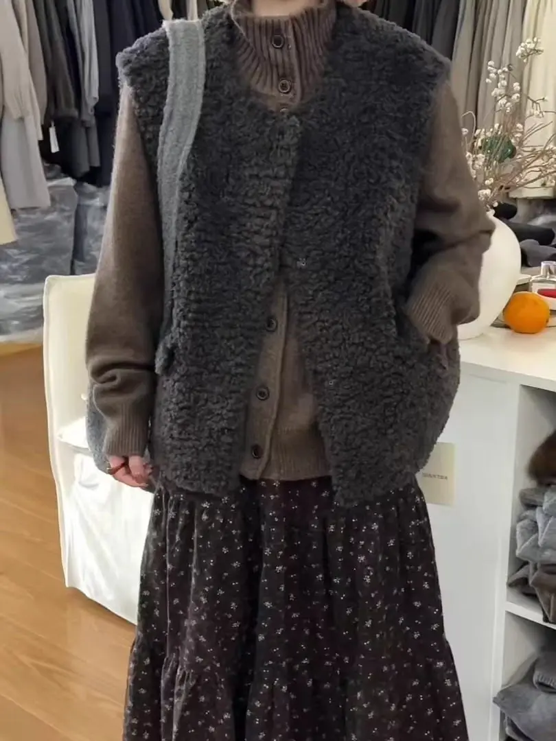 

Retro Versatile Outerwear Lamb Fur Vest Women's Spring New Design Sensation Small Fluffy Button Vest Fem Buttoned Jaet