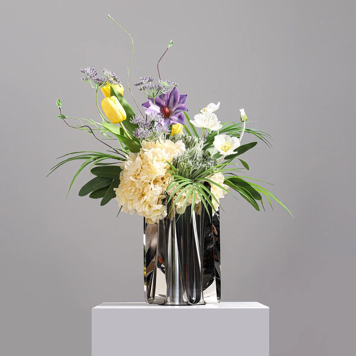 Modern Home Decoration Handcrafted Nordic Artificial Flowers Mixed Metal Vases High Simulation Long Lasting Elegant Flower
