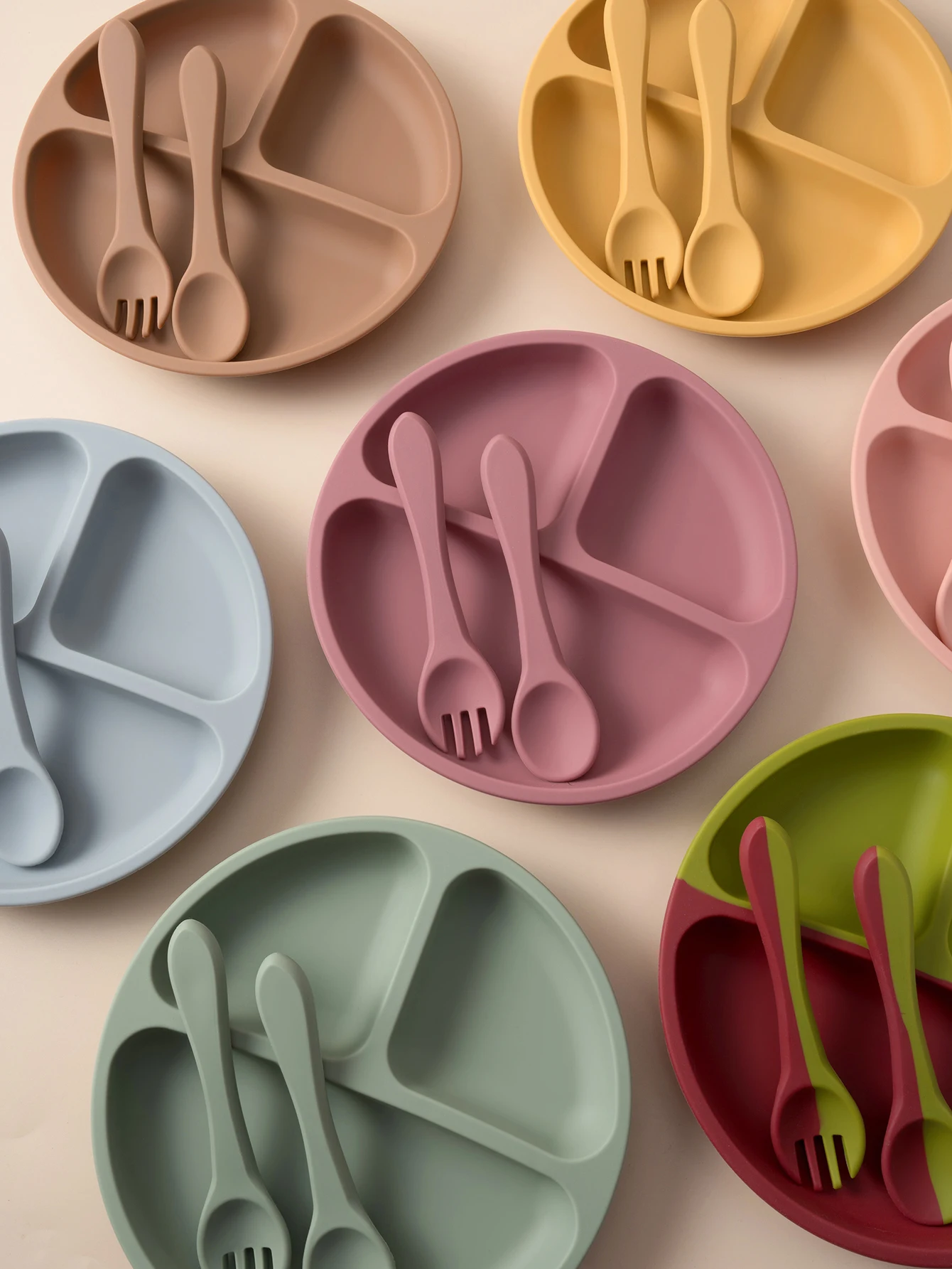 3PCS Silicone Baby Feeding Set Suction Dishes Plate BPA Free  Silicone Spoon Fork Toddler Training Children's Tableware