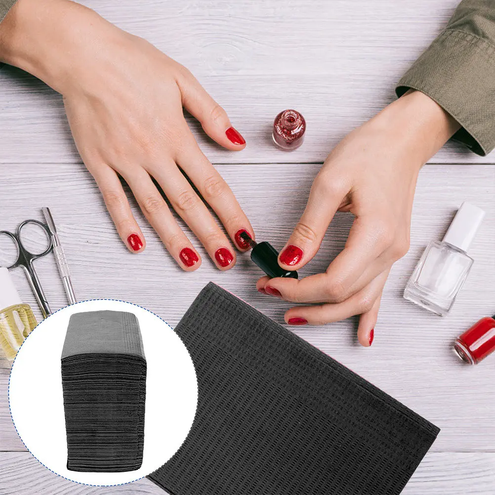 125Pcs Disposable Nail Art Table Mat Supple Odorless Manicure Pad Absorbs Dust Water Ideal for DIY Nail Care Beauty Salon