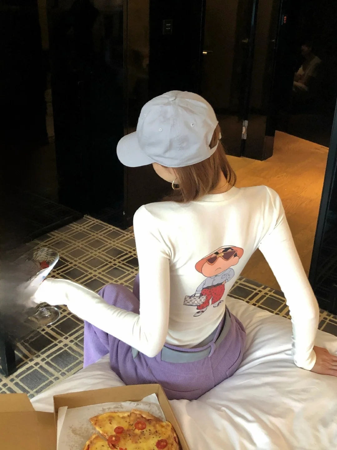 Li Wan Jun Camiseta de manga corta con cuello redondo y estampado de personajes de dibujos animados para mujer, ajuste ceñido, otoño-invierno