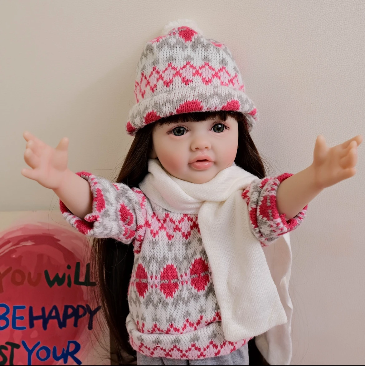 Betty Reborn Betty fatto a mano da 18 pollici: vestito con un maglione floreale accogliente e un pantaloni grigi, dettagli del viso realistici, arte in vinile morbido premium per bambini