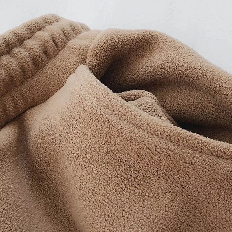 Koreańskie spodnie sportowe 2025 damskie zimowe ocieplane luźne spodnie z szerokimi nogawkami wyszczuplające i uniwersalne spodnie codzienne z szerokimi nogawkami