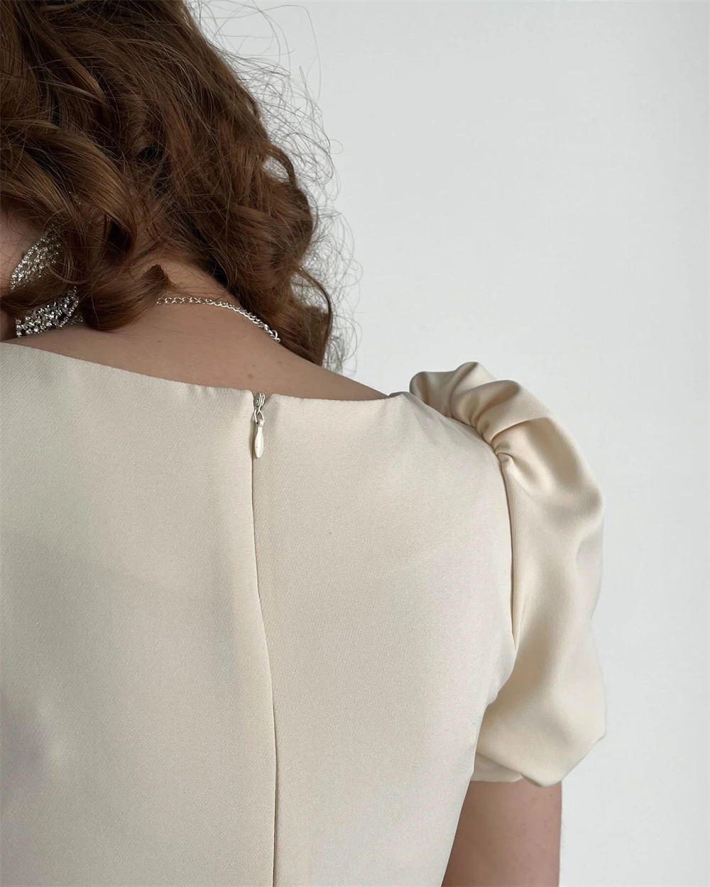 Abito da sera personalizzato Classico jersey bianco Colletto quadrato con spalle scoperte Maniche corte Lunghezza pavimento Abiti per occasioni speciali