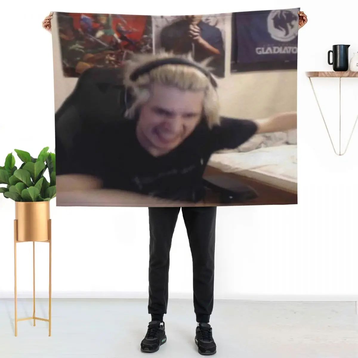 xQc SIX CONSOLES, TEN COMPUTERS Throw Blanket Luxury St Decoratives for winter Weighted Luxury Designer Bed linens Blankets