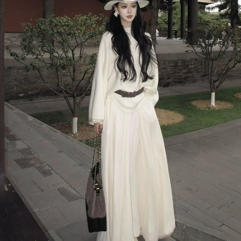 

Осень/зима 2026, новая мода, французский элитный нишевый дизайн, белый вязаный топ, прямое длинное платье, утягивающее элегантное комплект из двух предметов