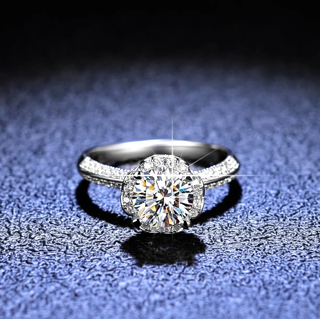 18K Gold Inlaid Ring, Moissanite Hand-held Flower, Women's PT950 Platinum Ring, Fashionable Classic Rose Fountain Jewelry Ring