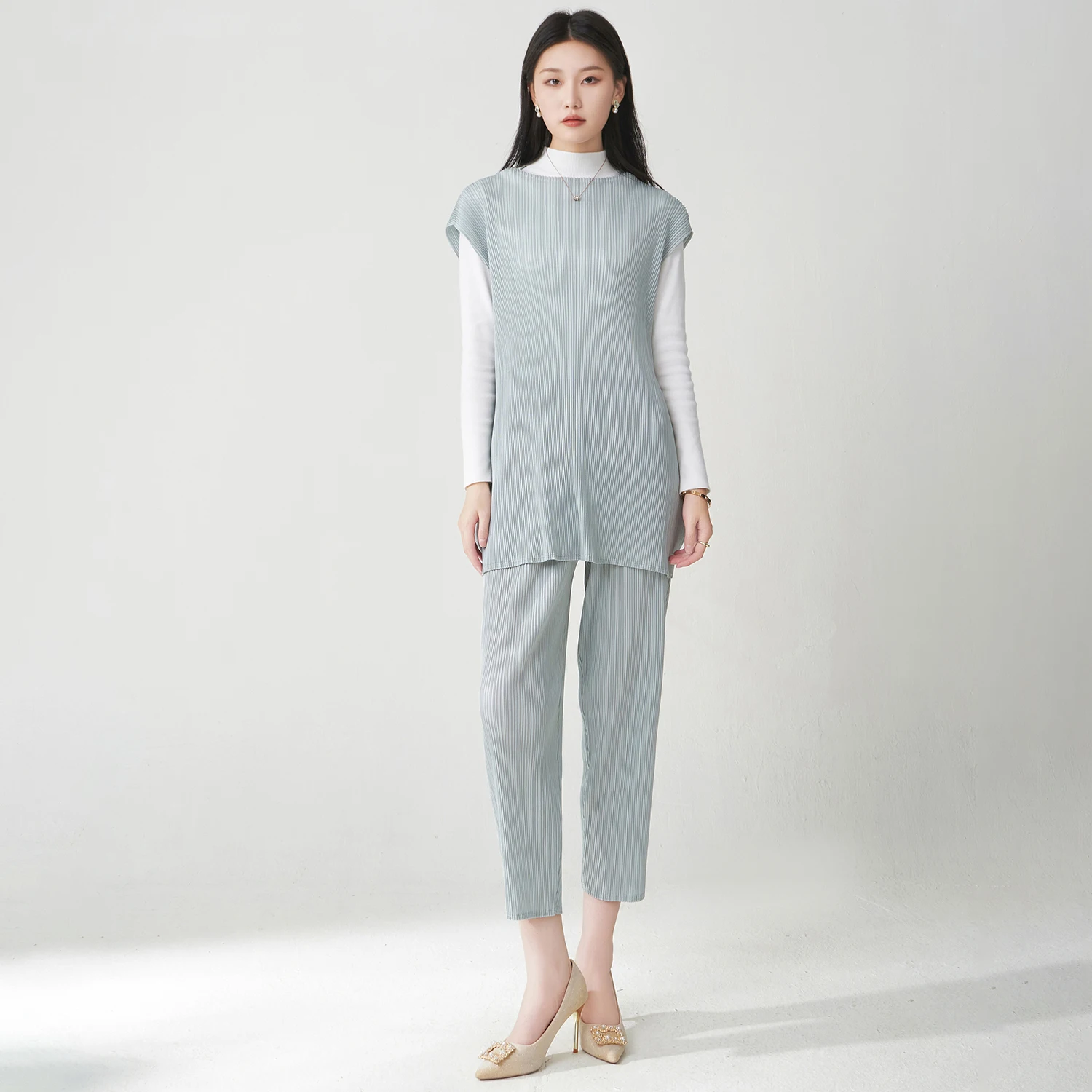 

Newest Design Miyake Pleated Two Piece Set High Quality Sleeveless Top and Pants Set Solid Color Casual Ladies Set