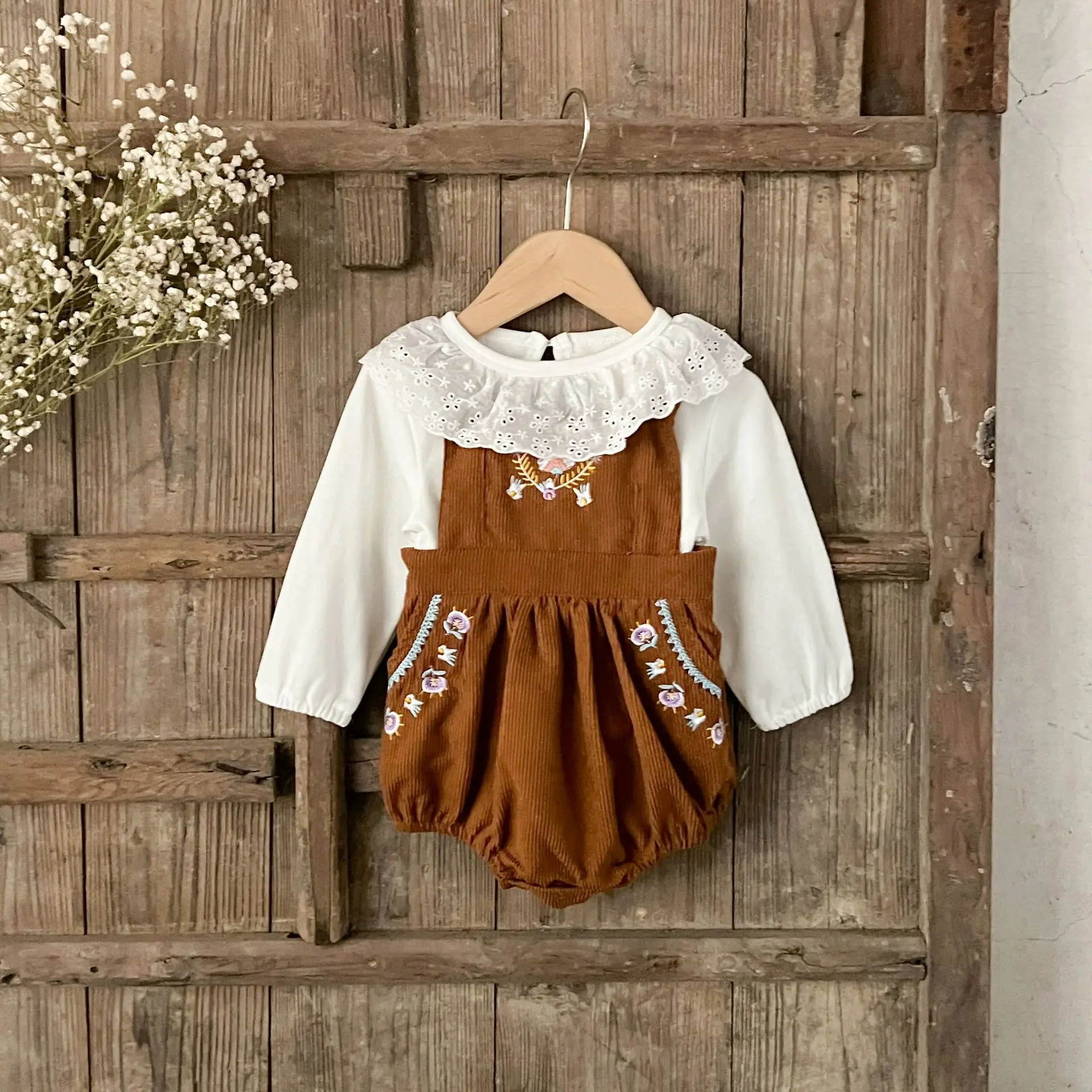 Korean version of girl baby spring and autumn lace bottoming shirt embroidered corduroy strap Romper two-piece set
