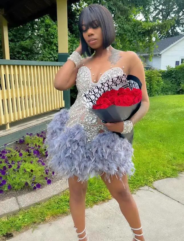 Silver Grey  Sparkly Short Prom Homecoming Dresses for Black Girl customsized Luxury Diamond Feather Birthday Party Gala Gown