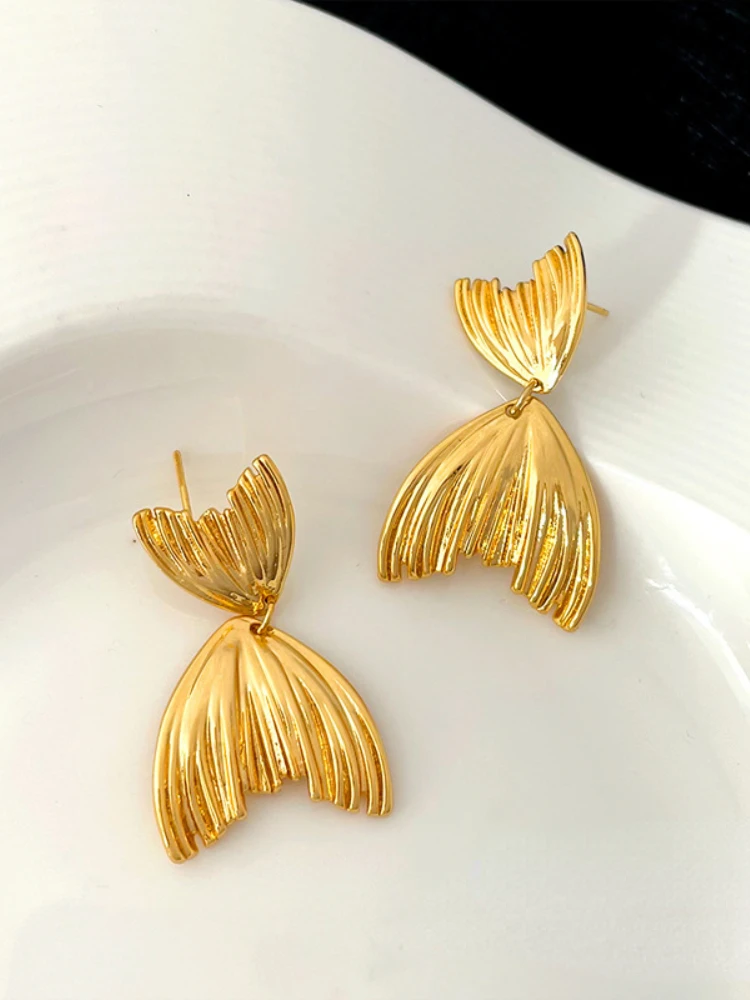 Vintage Gold Color Metal Irregular Fishtail Earrings for Women Fashion Punk Exquisite Drop Earring Jewelry Wholesale