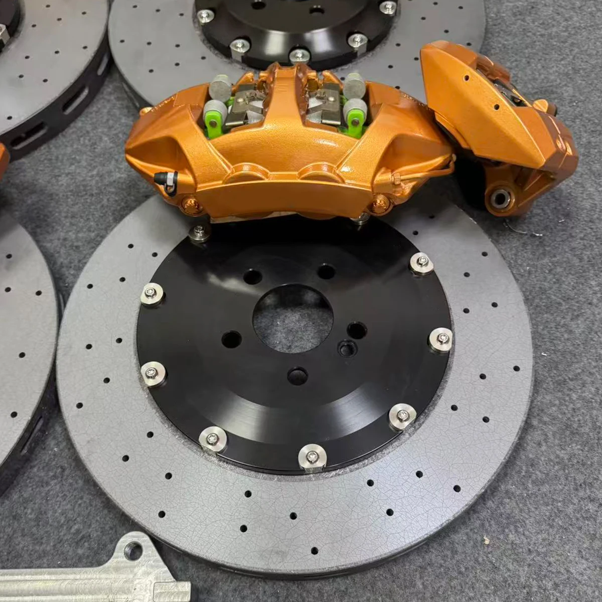 Front 10-piston Rear 4-piston Caliper Carbon Fiber Ceramic Brake Discs Suitable for  G500, G550, GLS, GLE, Sprinter