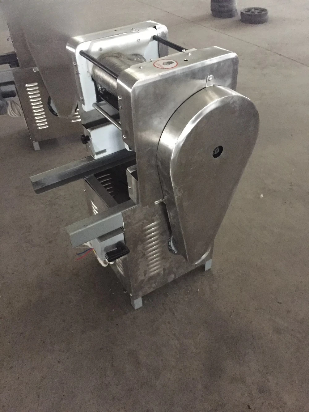 Commercial Industry Automatic Pasta Dough Noodle Make Cut Machine for Sale Roti Making Machine Fully Automatic Restaurant 30kg/h