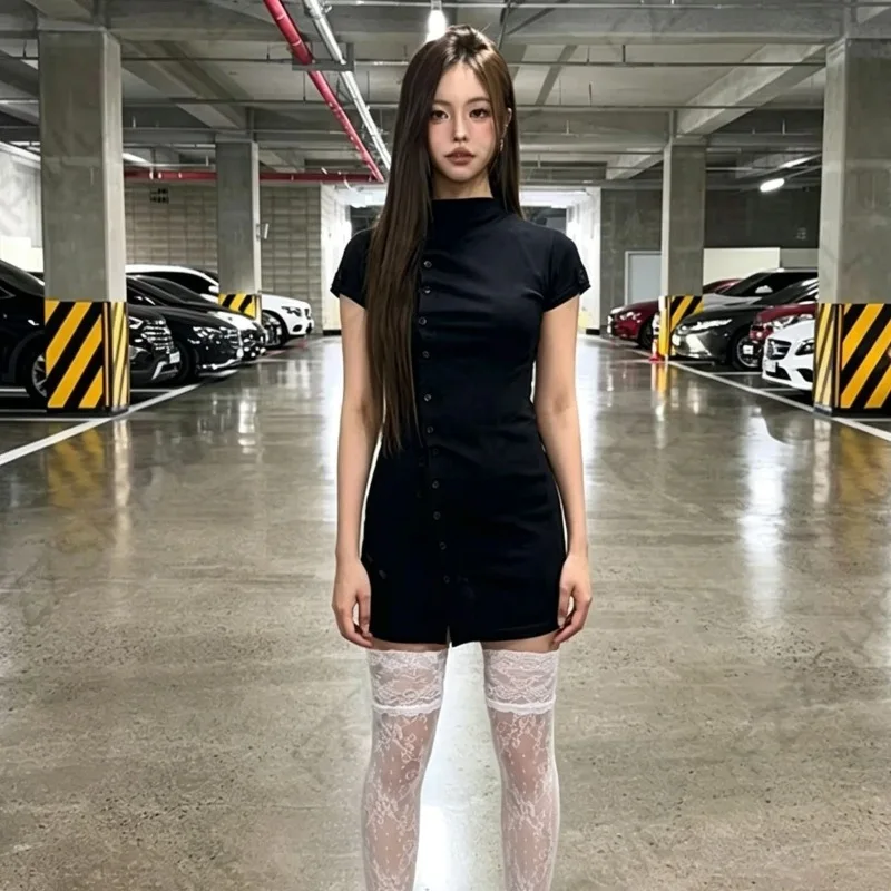 Vom chinesischen Cheongsam inspiriertes, figurbetontes Minikleid, schmales Partykleid im Qipao-Stil mit asymmetrischen Knöpfen und kurzen Ärmeln – Detail 6