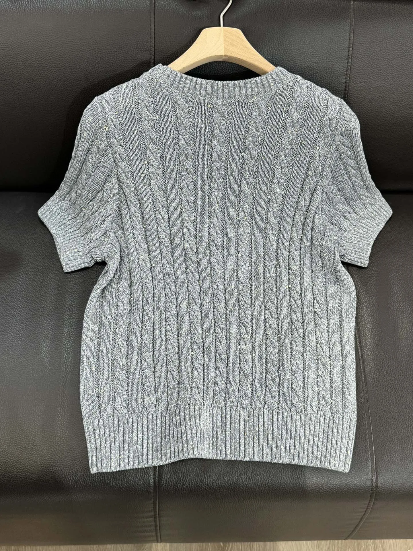 Exquisite shiny twisted yarn knitted round neck top