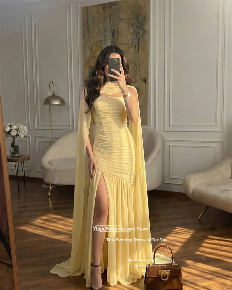 Xijun Elegante Babygelbe Abendkleider, Chiffon, ärmellos, Meerjungfrau-Abschlussballkleider, Schal, Schlitz, formelle Dubai-Abschlussballkleider, individuell gestaltet