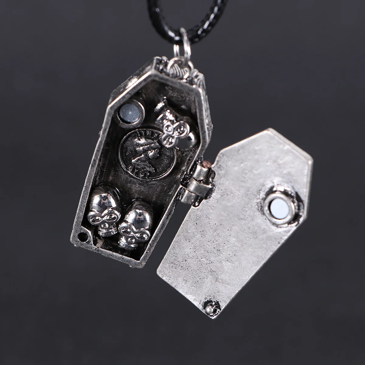 

Dark Coffin Pendant Necklace Alloy Skull Locket Magnetic Opening DIY Customizable Punk Style Jewelry Gift for Men Women