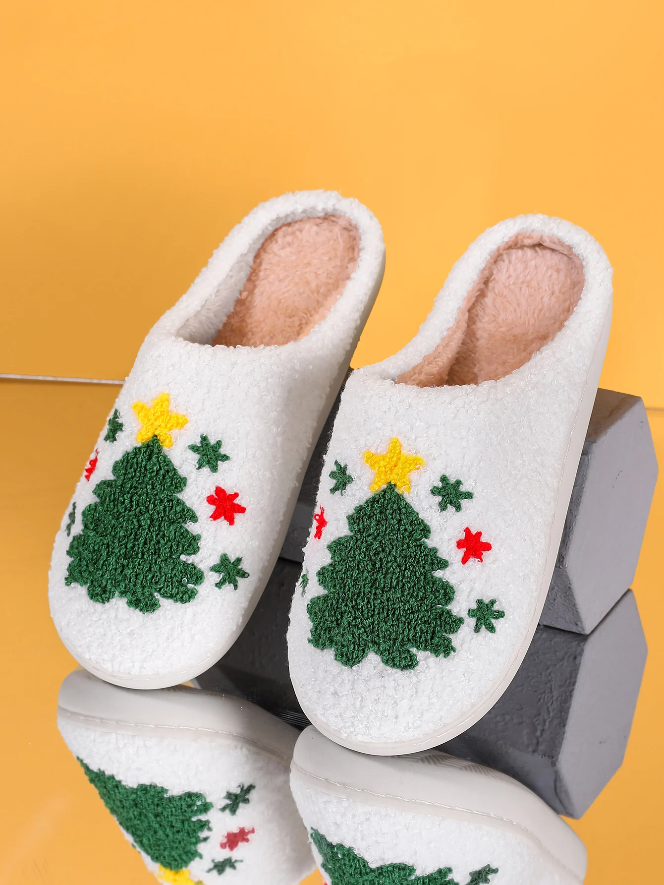 Men's Home Slippers New Christmas Tree Deer Cartoon Warm Winter Cotton Slippers for Men and Women Couple Home Indoor Cotton Slip