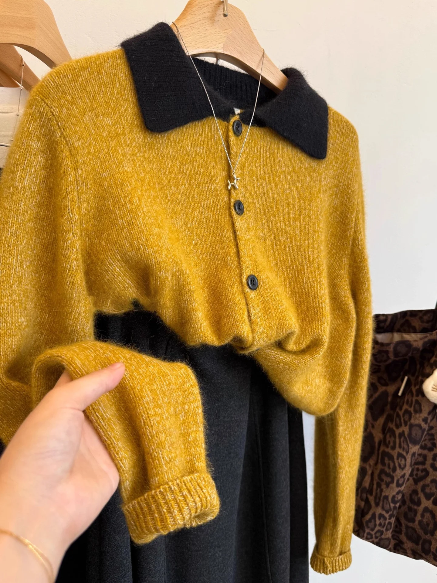 

Winter Thickened Long Sleeve Neck Knitted Sweater Soft White Enhancing Open Cardigan Skin-friendly Versatile Ladies Top