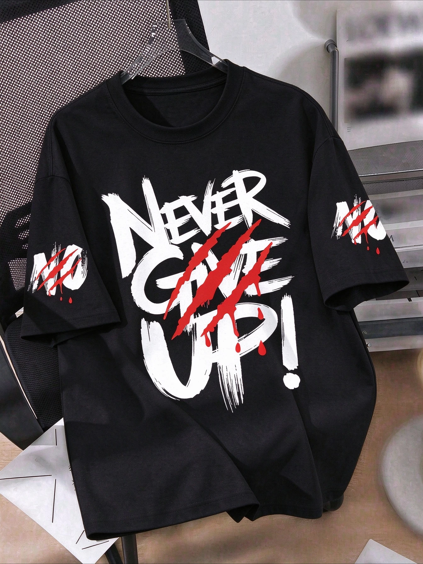 2026 New Inspirational Family Matching Oversized Unisex Streetwear T Shirt Never Give Up Graffiti Scratch Letter Graphic Tee