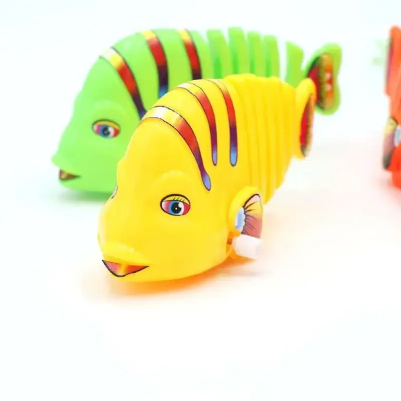 1pc Plastic Wind-Up Wiggle Fish Toys Running Clockwork Classic Toy Newborn Spring Toy Toys for Children random color