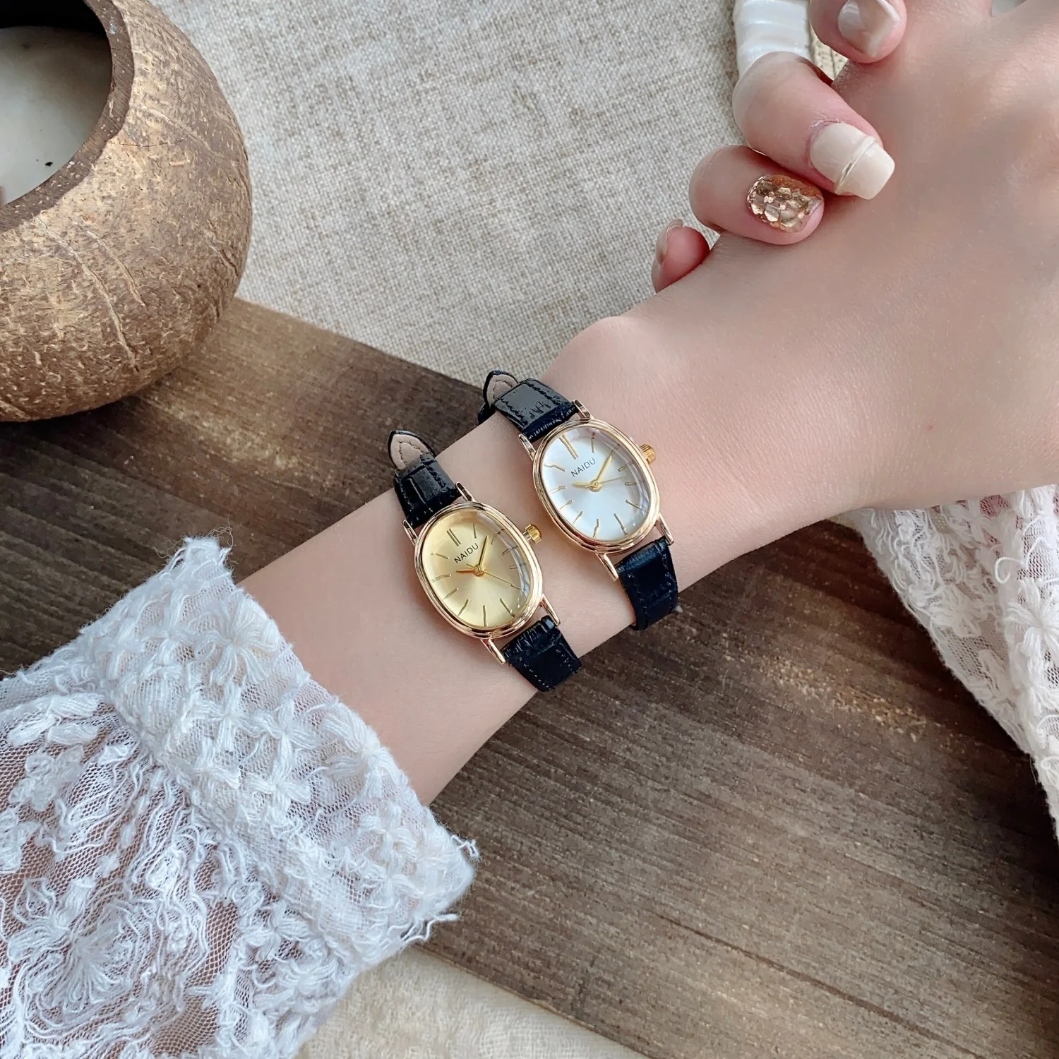 ساعات نسائية صغيرة بيضاوية الشكل بحزام جلدي بسيط ساعات يد كوارتز بسيطة للسيدات ساعة نسائية هدية Reloj Mujer