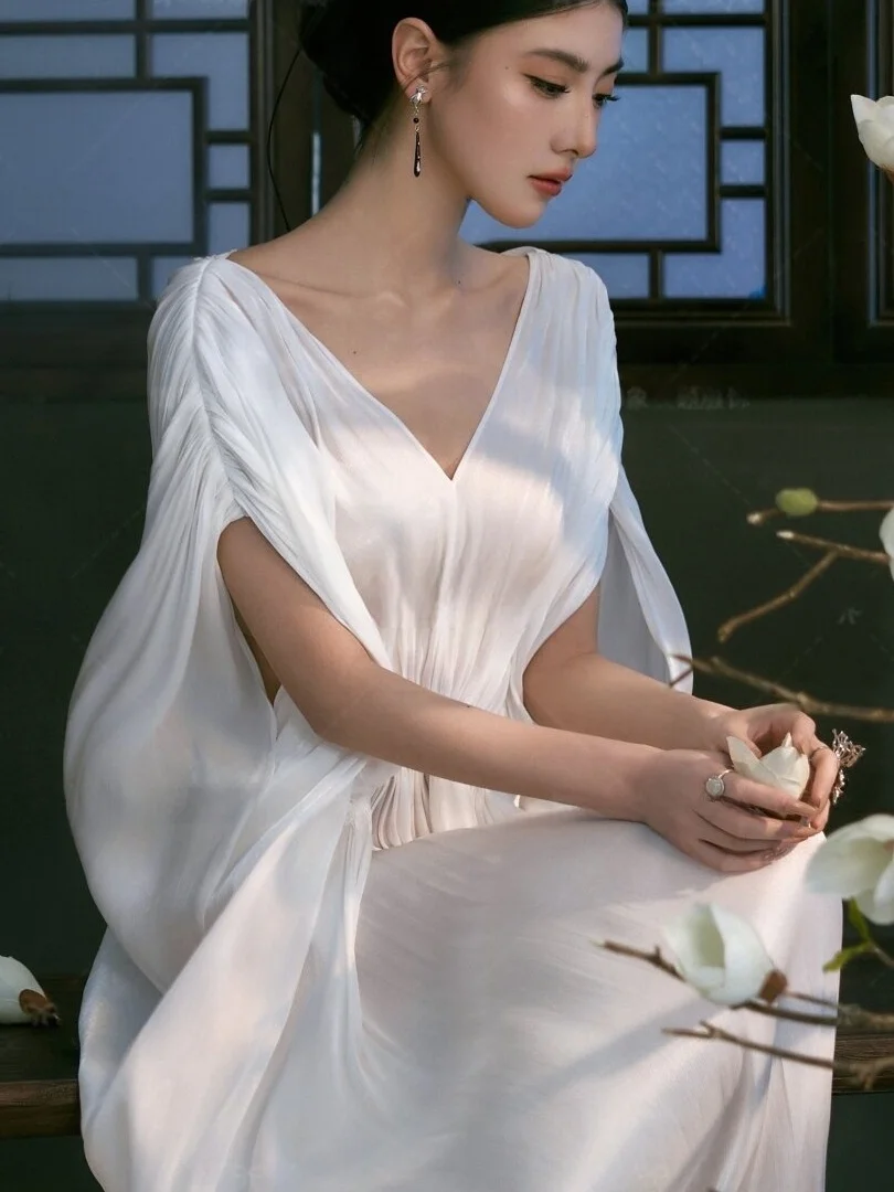 New Arrival Cold Tone Beautiful Chinese Backless Dress Photography Studio Artistic Simple High Artistic Photo Costume