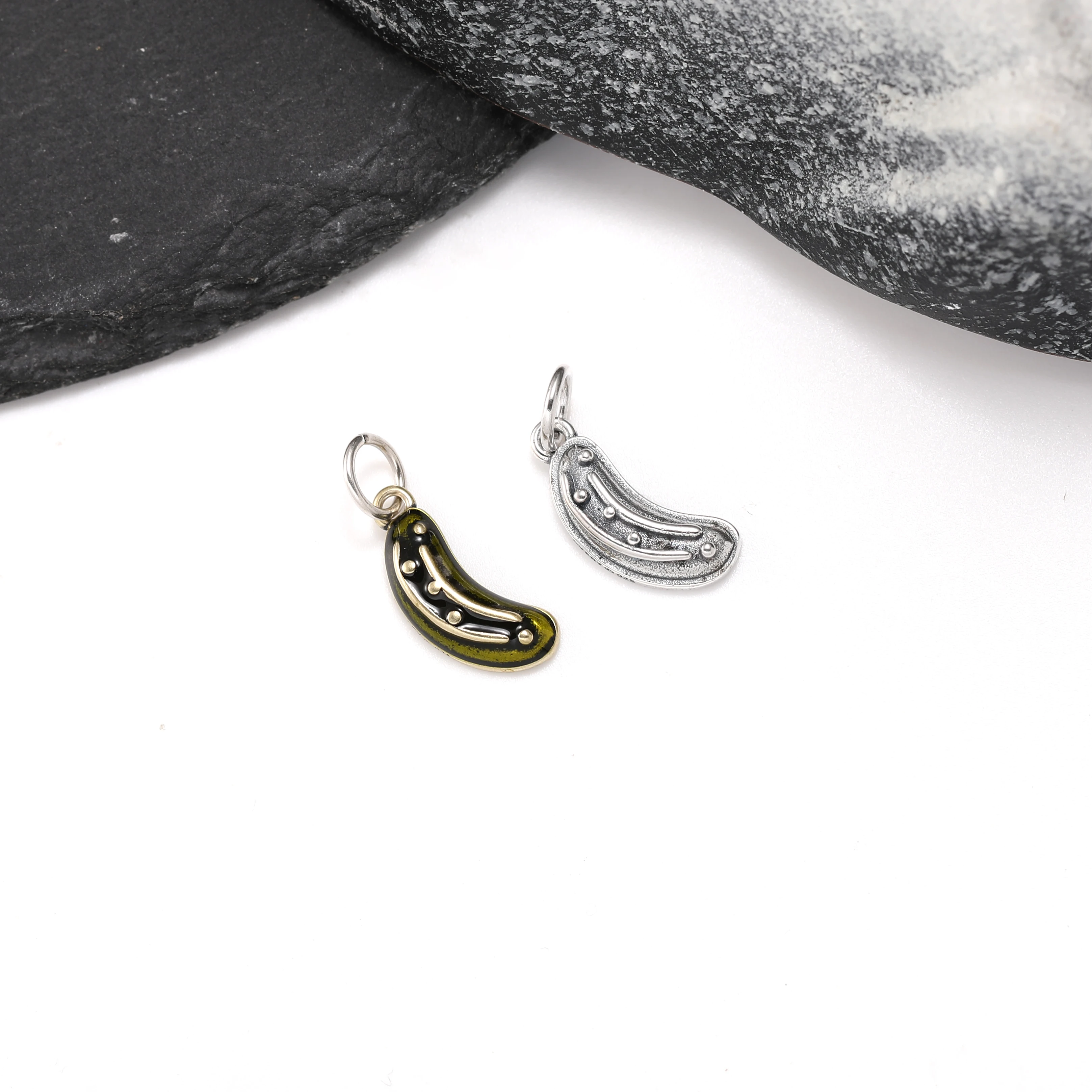 

DJ201 genuine 925 sterling silver fashionable and exquisite keychain DIY accessory, enamel cucumber pendant