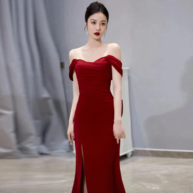 فستان زفاف أحمر بكتف واحد دكتور مسائي للعروس خطوبة الاسمية لصالح الدكتور طول الأرض شيفون منتصف الخصر زفاف دكتور