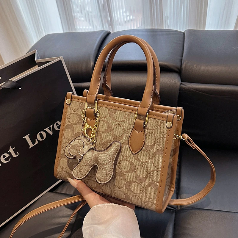 

Модная изысканная сумка через плечо в новом стиле — высококачественный нишевый дизайн для девочек, милая повседневная повседневная одежда в стиле ретро