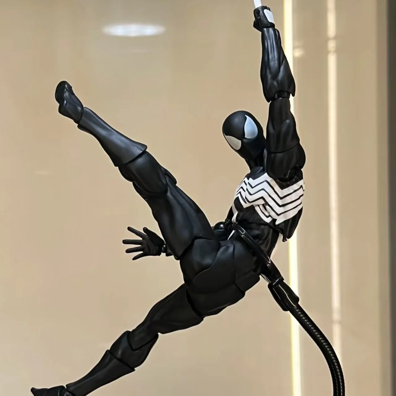 Anime Action Figure Joint Mobile Doll Mess Toys Black Neighbor Symbiotic Spider Man Venom Battle Suit Model Ornament Collection