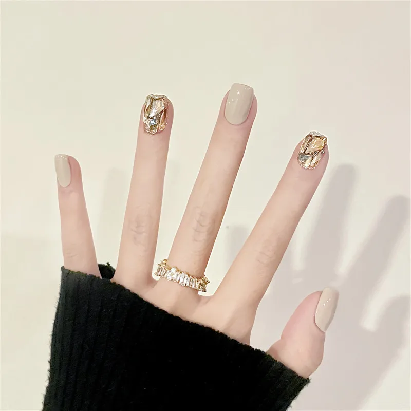 

Nail Sticker Bean Milk Champagne Zircon Wearable Women Nail Sheet with White and Sparkling Appearance