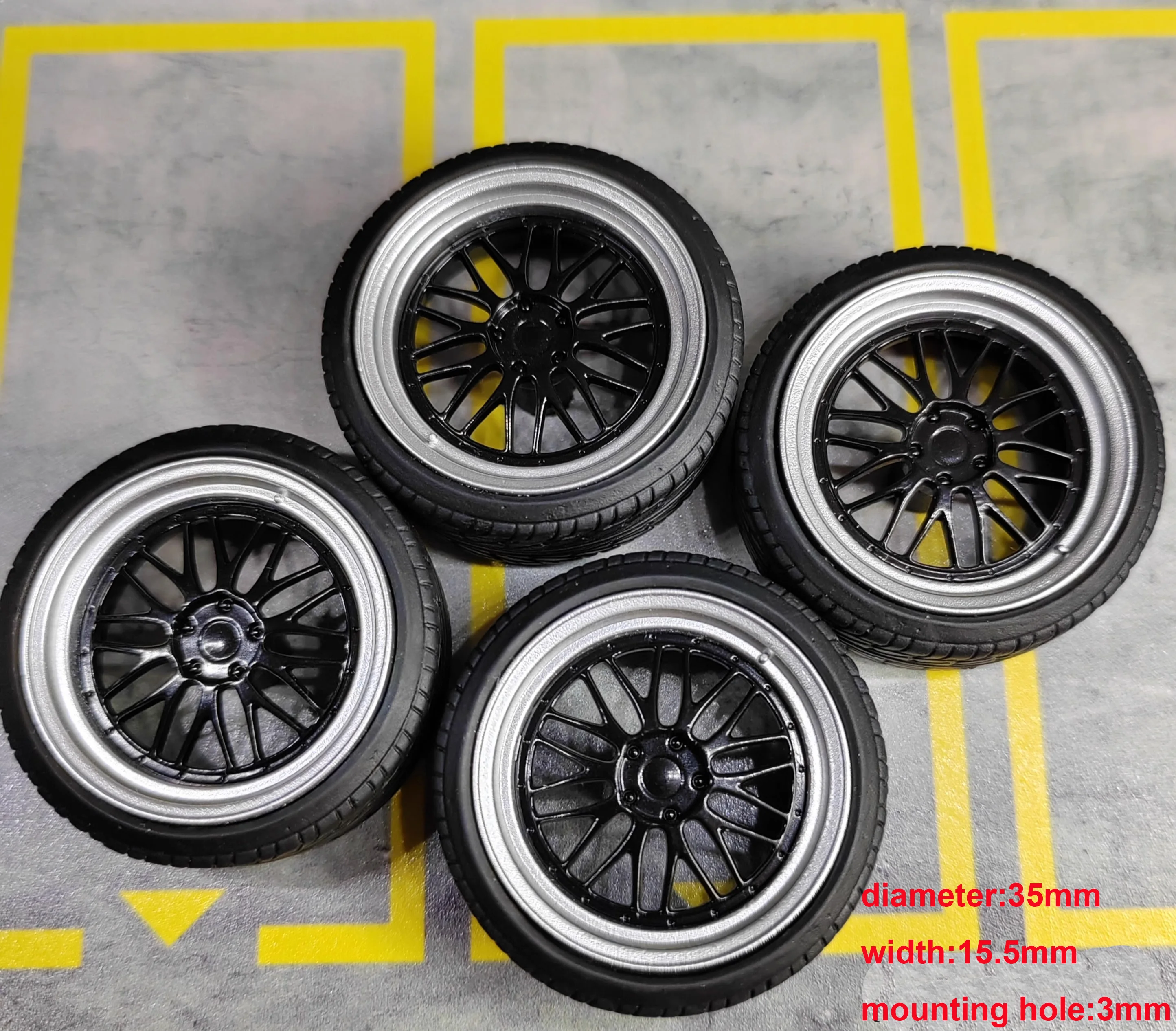 1 مجموعة (لسيارة واحدة) 1/18 35/36 مللي متر 14.5/15.5 مللي متر 3/6 مللي متر ثقب الراتنج عجلات BBS LM TE37 عجلة وإطارات مطاطية 1:18 نموذج سيارة معدل