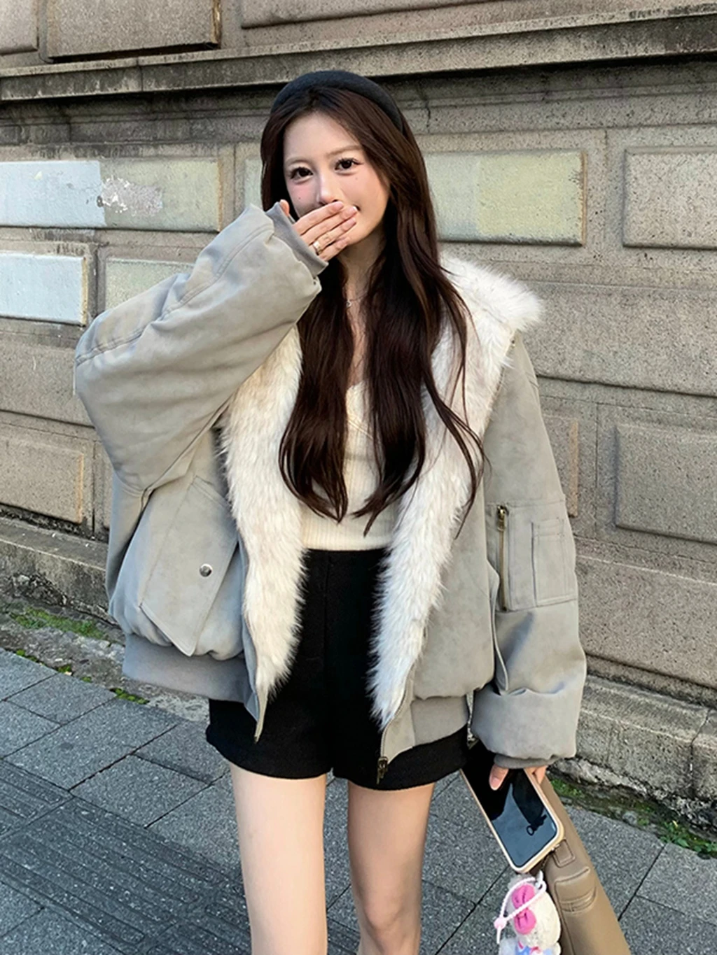 Una chaqueta con capucha de lana y gamuza retro americana gruesa y cálida para que las mujeres se usen en ambos lados en invierno.