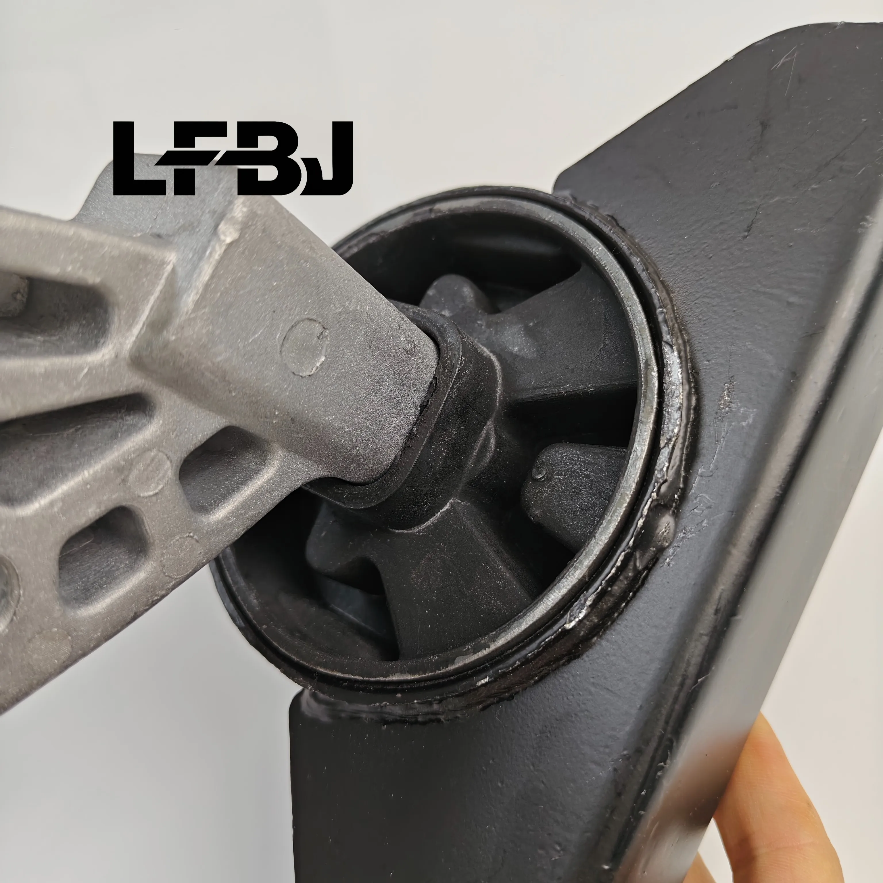 Right Engine Mount Rubber B20-1001020 Auto Spare Parts Fit Dongfeng Joyear SUV X5 1.6 Motor Support Replacement Part