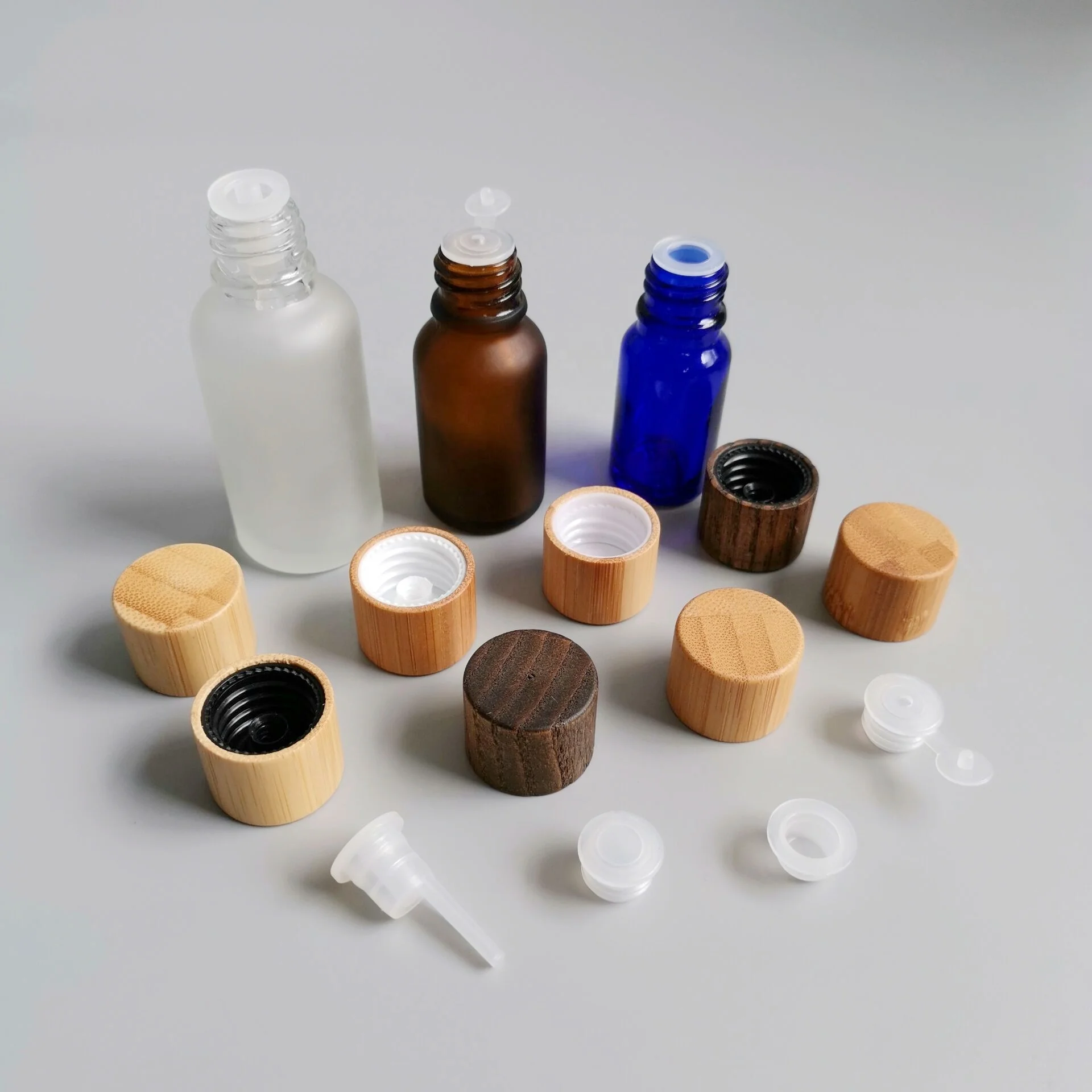 100Pcs Bamboo Wooden Euro Dropper Caps Screw Cap Essential Oil Bottle Lid with drop plug 18/410 for 18mm Essential Oil Bottles