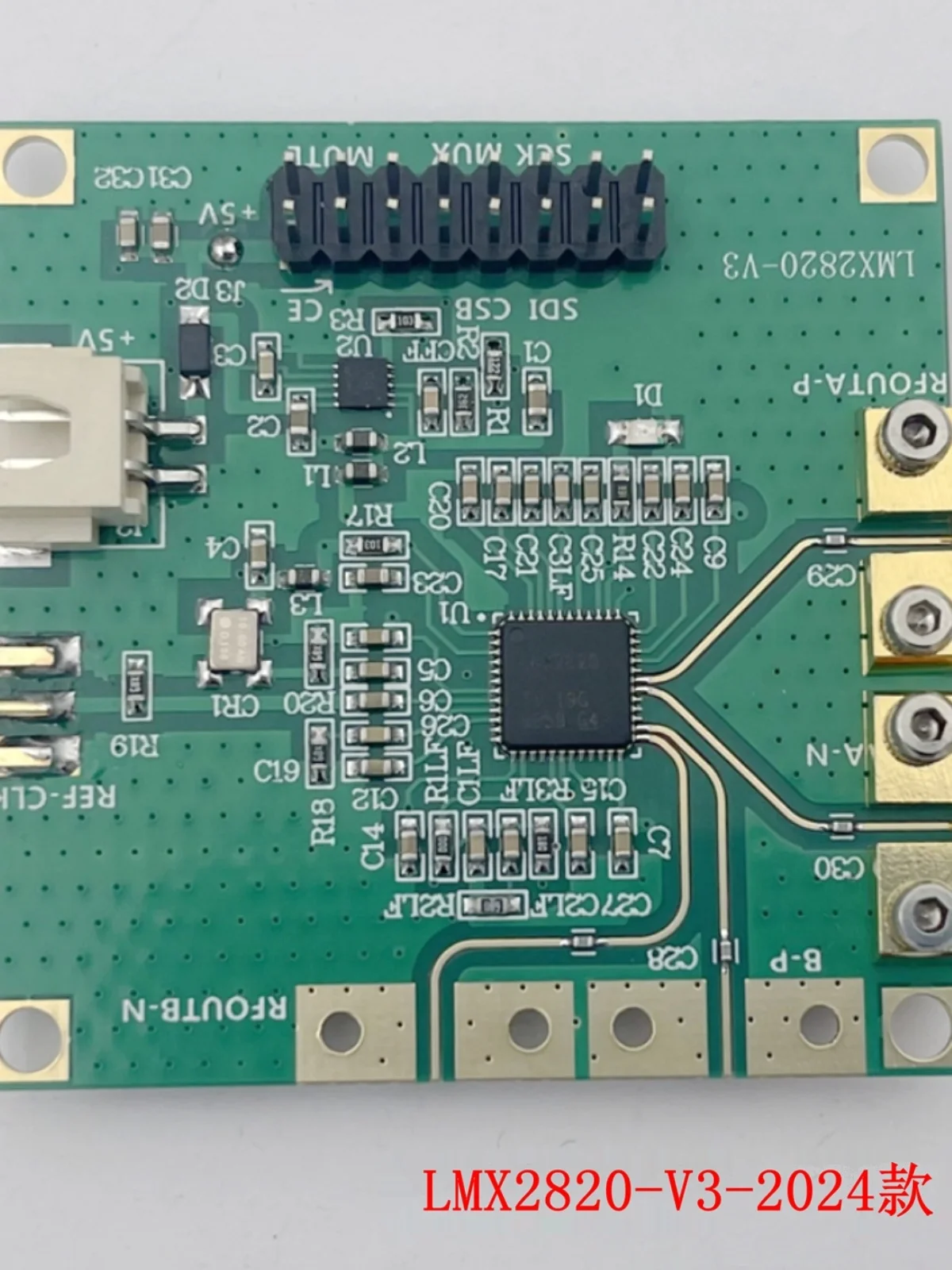 LMX2820 Evaluation  Development Board High Frequency Matching  High Power Output  Low Phase Noise Source