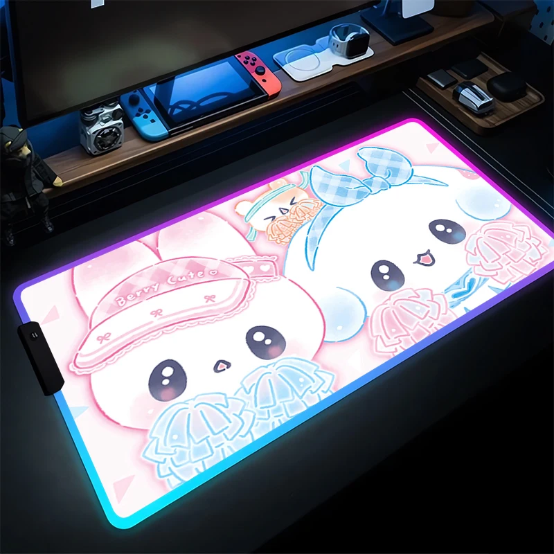 

Коврик для мыши RGB, компьютерный коврик для клавиатуры с клубникой, черникой и кроликом, игровые аксессуары в стиле аниме, коврик для настольного компьютера, светодиодный светящийся коврик для мыши