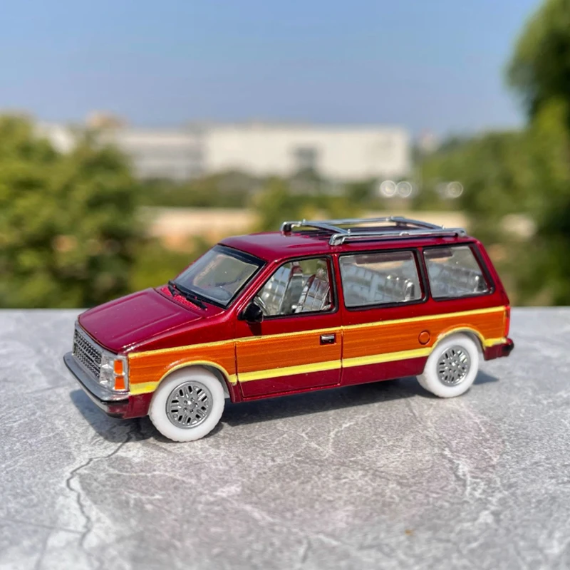 

Литая красная модель автомобиля в масштабе 1:64, красная модель пикапа из сплава, Классическая коллекция для взрослых, сувенир, статический дисплей, подарок
