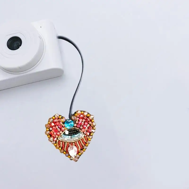 Các bản vá trái tim đính cườm đáng tin cậy cho các mặt hàng đồ thủ công dệt may và các dự án thời trang