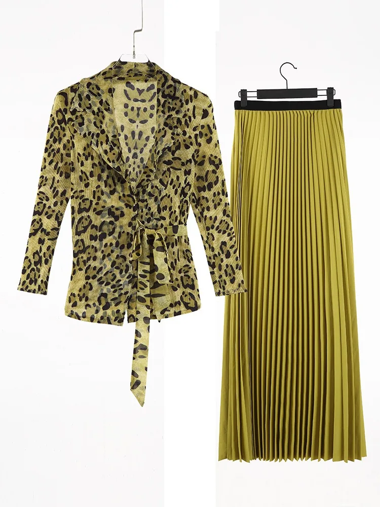 Miyake-Conjunto de traje plisado con estampado de leopardo para mujer, Top de manga larga con lazo, media falda larga de cintura alta, conjunto de dos piezas, novedad de 2025