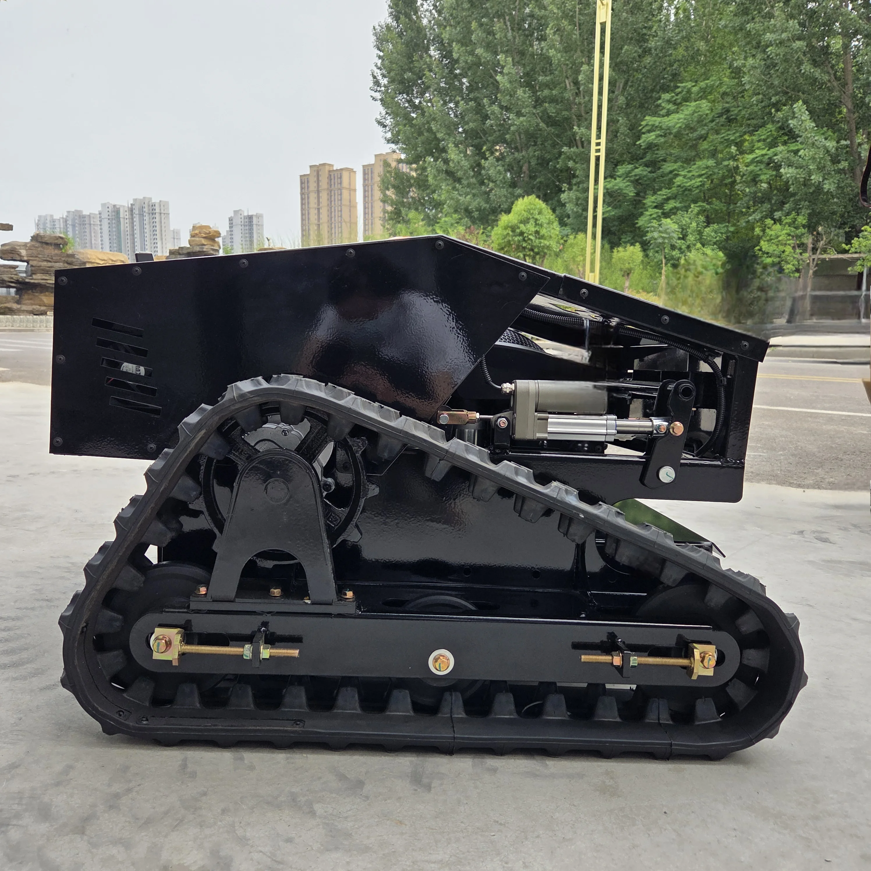 Ferngesteuerter Rasenmäher mit 500 mm verstellbarem Klingenlift – angetrieben durch RATO-, Loncin-, Kohler-Motoren |   Lieferung von Tür zu Tür