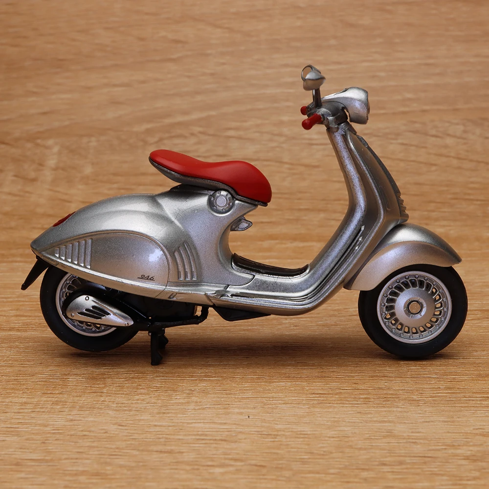 Diecast Alloy Motorcycle Toy 1/18 VESPA 2014 946 Model